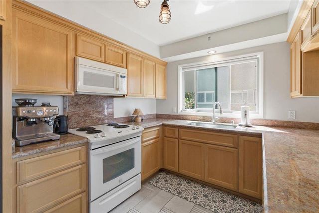 5367 La Jolla Unit 52, La Jolla, CA 92037