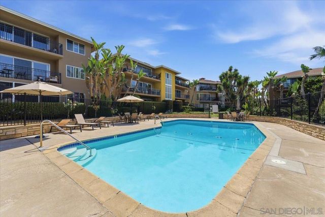 5367 La Jolla Unit 52, La Jolla, CA 92037