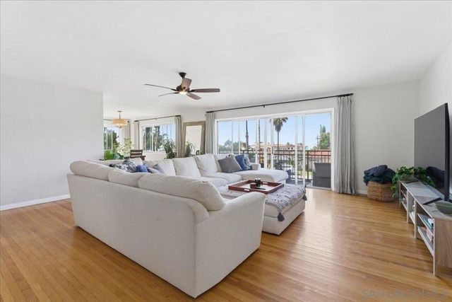 5367 La Jolla Unit 52, La Jolla, CA 92037