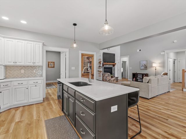 1115 Helen Court, Boonville, IN 47601