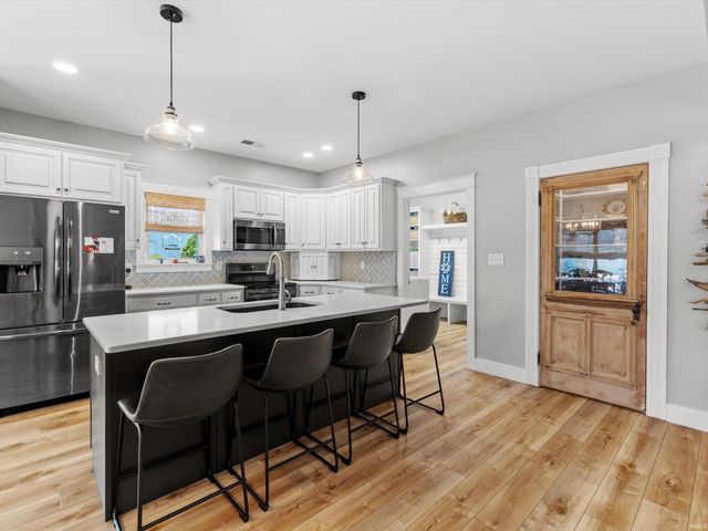 1115 Helen Court, Boonville, IN 47601