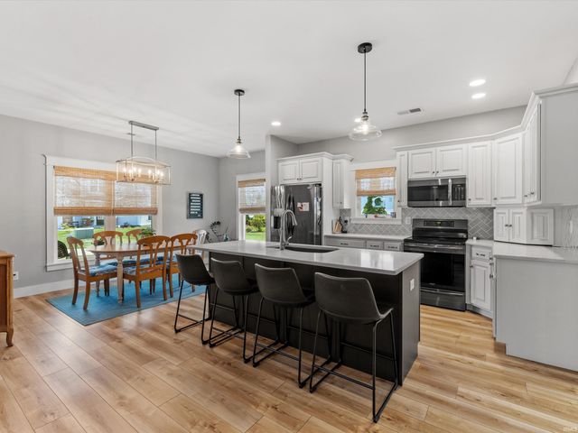 1115 Helen Court, Boonville, IN 47601