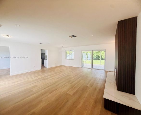 9051 SW 200th St, Cutler Bay, FL 33157