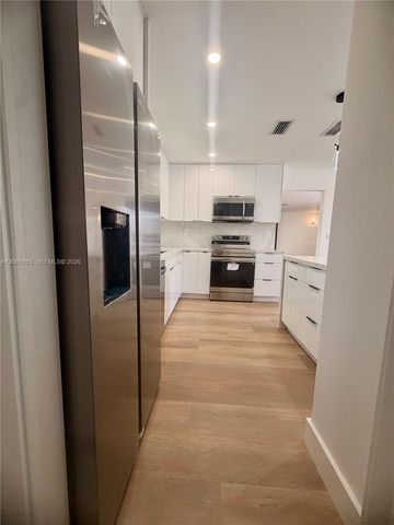 9051 SW 200th St, Cutler Bay, FL 33157