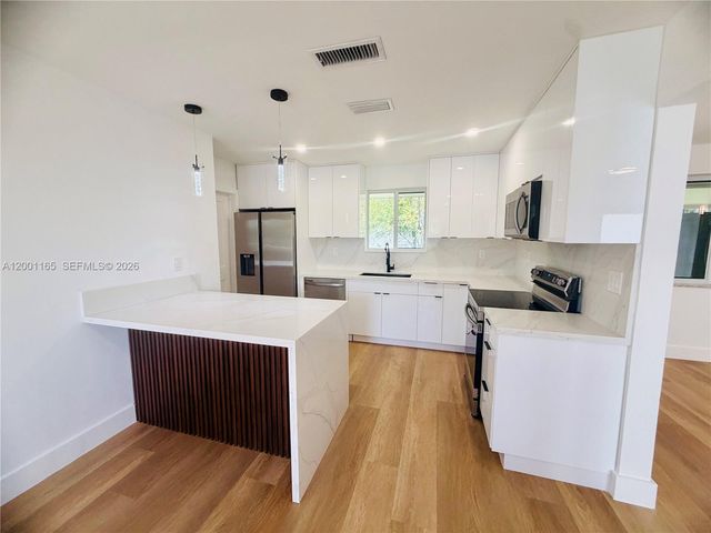 9051 SW 200th St, Cutler Bay, FL 33157