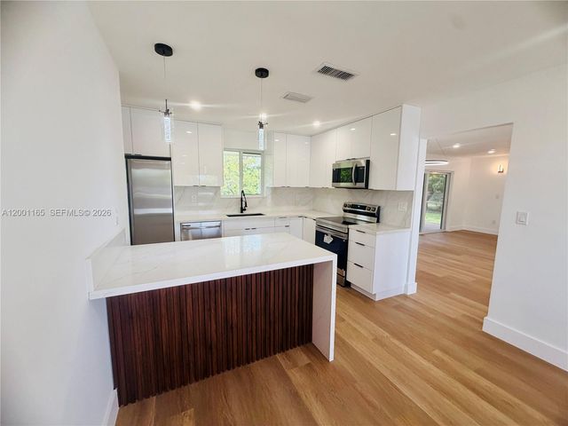 9051 SW 200th St, Cutler Bay, FL 33157