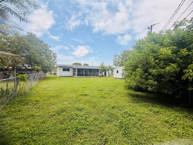 9051 SW 200th St, Cutler Bay, FL 33157