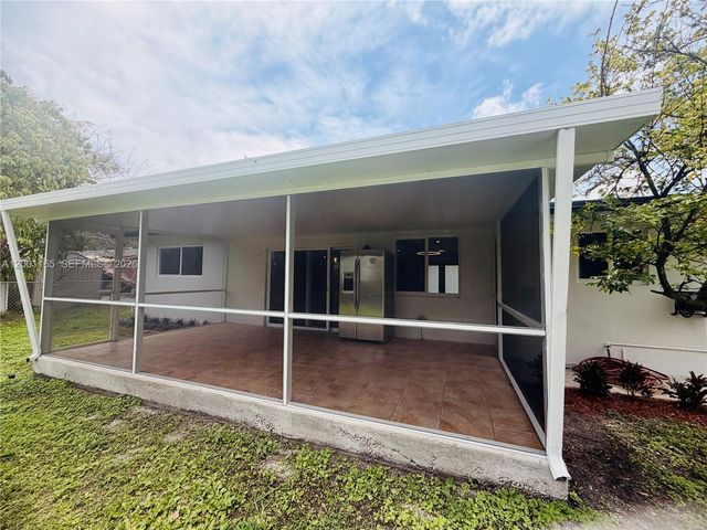 9051 SW 200th St, Cutler Bay, FL 33157