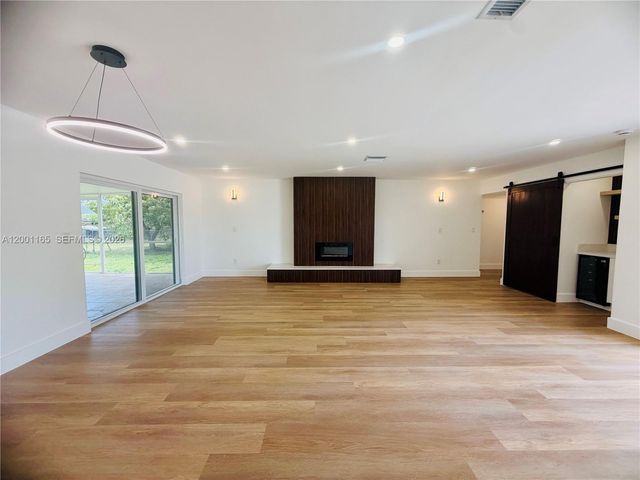 9051 SW 200th St, Cutler Bay, FL 33157