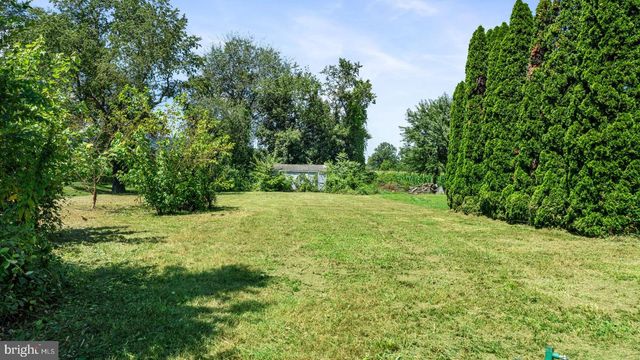 16 BOONETOWN RD, Birdsboro, PA 19508