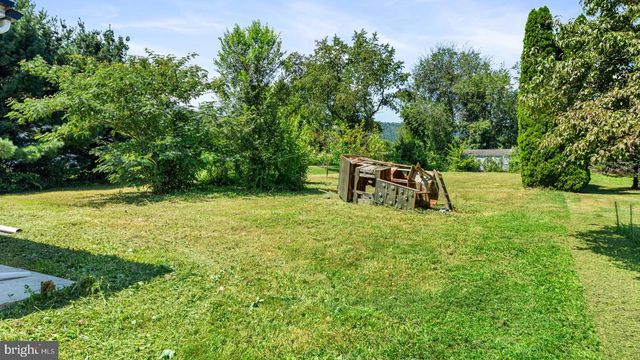 16 BOONETOWN RD, Birdsboro, PA 19508