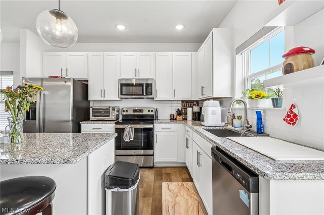 572 Auld Farm Circle, Akron, OH 44320