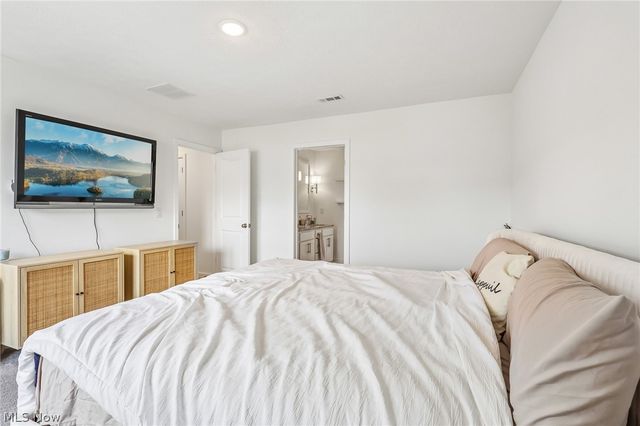 572 Auld Farm Circle, Akron, OH 44320
