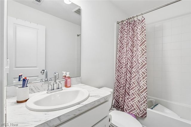 572 Auld Farm Circle, Akron, OH 44320