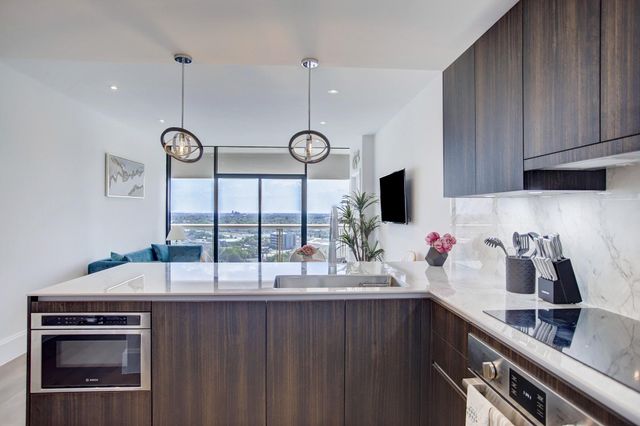 1701 Hermann Drive 17A, Houston, TX 77004