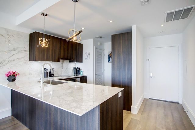 1701 Hermann Drive 17A, Houston, TX 77004