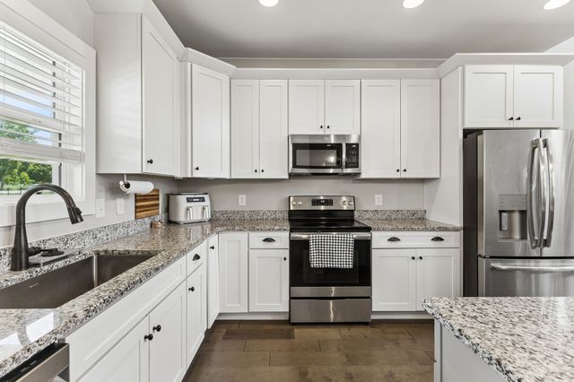 2044 Trout Trl, Murfreesboro, TN 37129