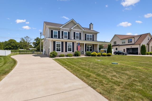 2044 Trout Trl, Murfreesboro, TN 37129