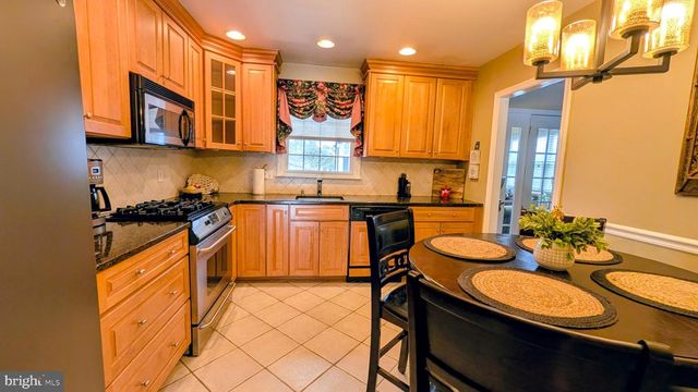 125 WILLOW WAY, Folsom, PA 19033