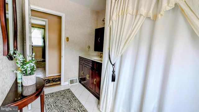 125 WILLOW WAY, Folsom, PA 19033