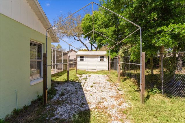 40045 PALM STREET, Lady Lake, FL 32159