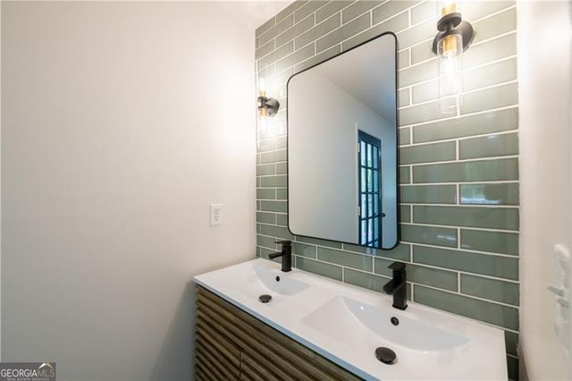 154 Dials Drive, Woodstock, GA 30188