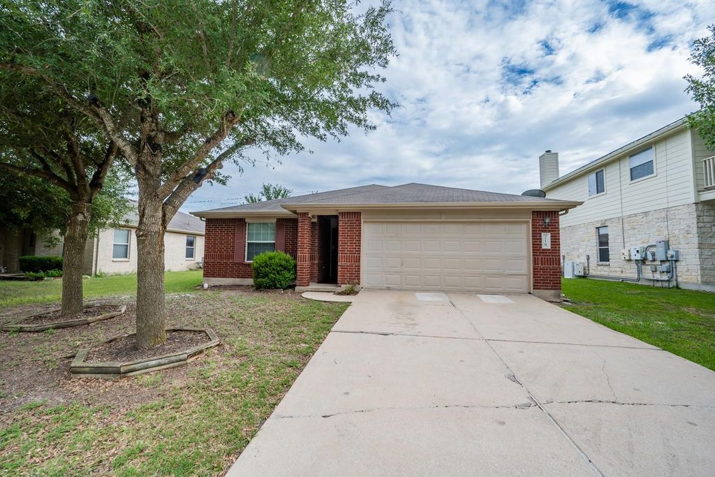 218 Mossy Rock DR, Hutto, TX 78634