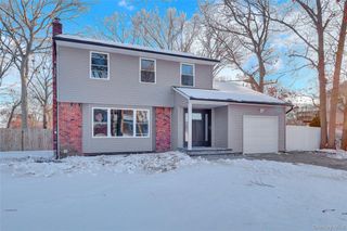 2 Cheshire Drive, Farmingville, NY 11738