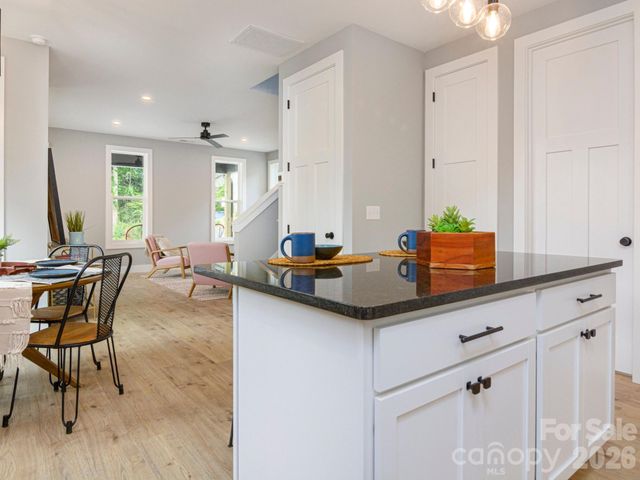 112 Shady Oak Drive, Asheville, NC 28803