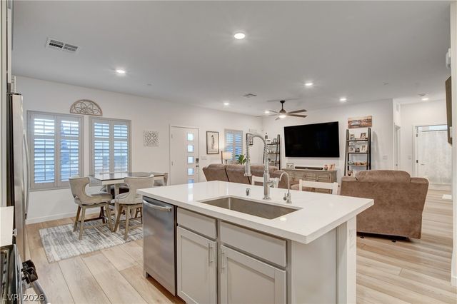 384 Aravalli Crest Street, Henderson, NV 89015