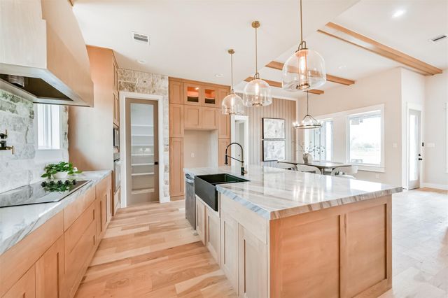250 Pony Trl Trail, Angleton, TX 77515