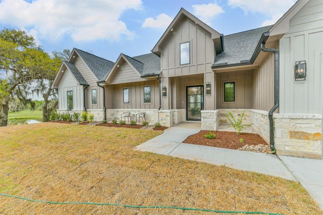250 Pony Trl Trail, Angleton, TX 77515