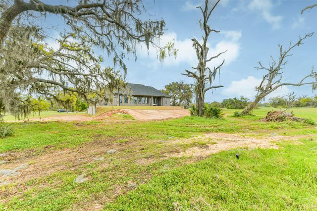 250 Pony Trl Trail, Angleton, TX 77515