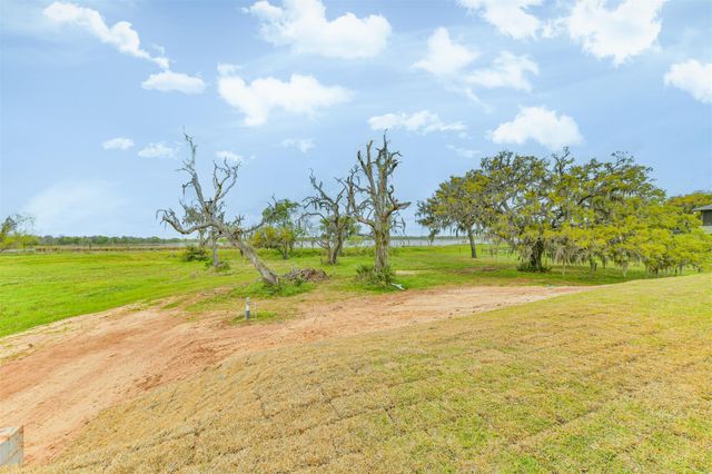250 Pony Trl Trail, Angleton, TX 77515