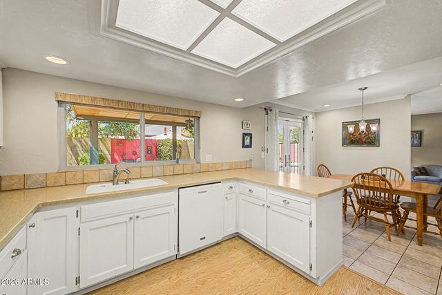 5450 E CAMBRIDGE Avenue, Phoenix, AZ 85008