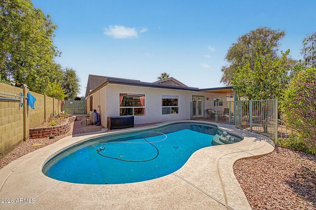 5450 E CAMBRIDGE Avenue, Phoenix, AZ 85008