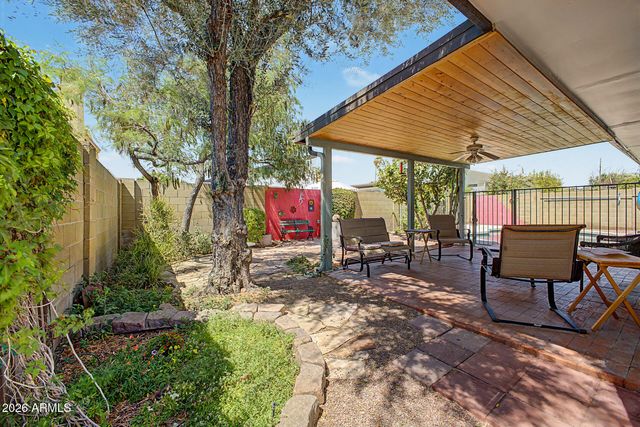 5450 E CAMBRIDGE Avenue, Phoenix, AZ 85008