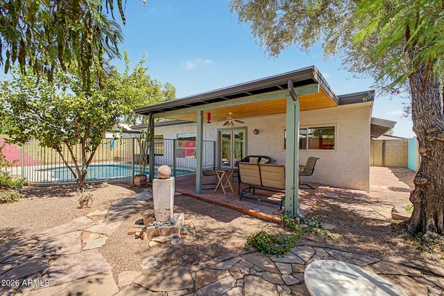 5450 E CAMBRIDGE Avenue, Phoenix, AZ 85008