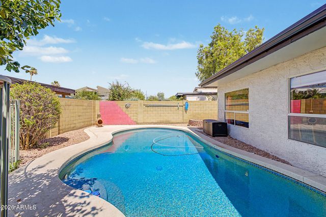 5450 E CAMBRIDGE Avenue, Phoenix, AZ 85008