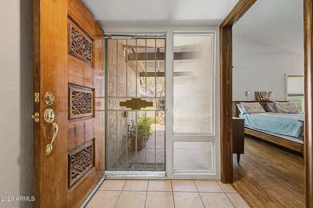 5450 E CAMBRIDGE Avenue, Phoenix, AZ 85008