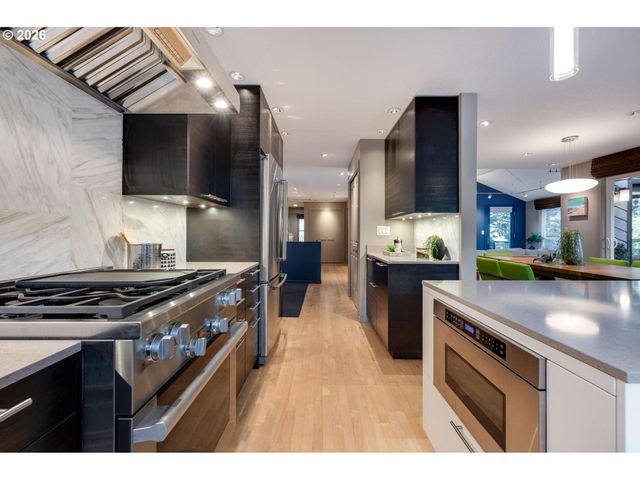 211 Nw SEBLAR Dr, Portland, OR 97210