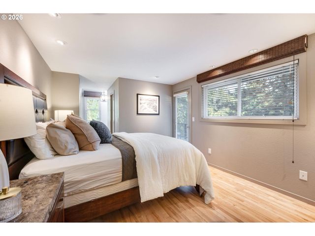 211 Nw SEBLAR Dr, Portland, OR 97210