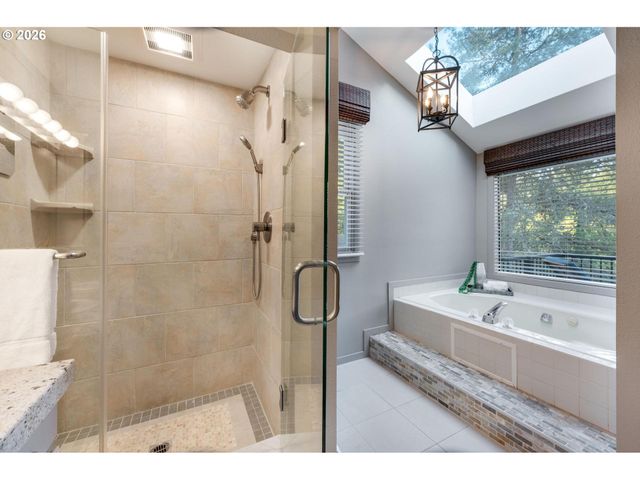 211 Nw SEBLAR Dr, Portland, OR 97210