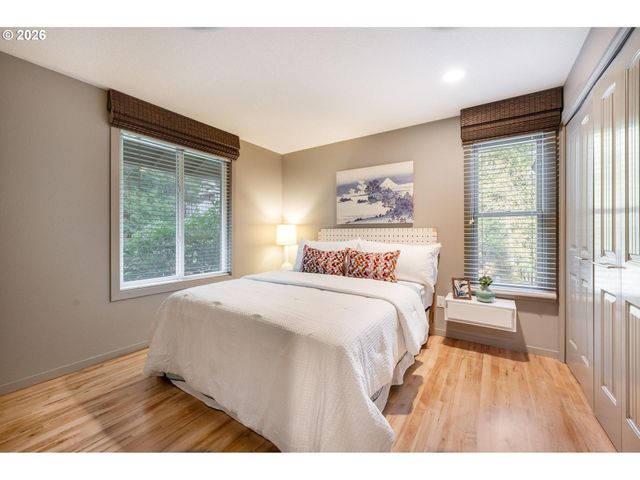 211 Nw SEBLAR Dr, Portland, OR 97210