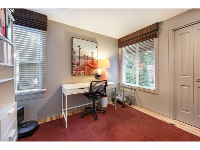 211 Nw SEBLAR Dr, Portland, OR 97210