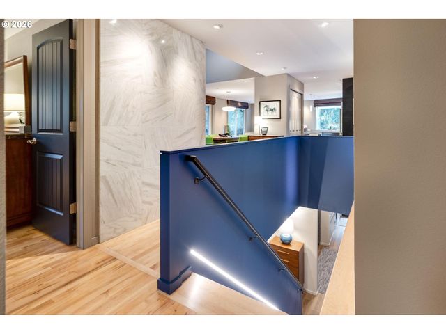 211 Nw SEBLAR Dr, Portland, OR 97210