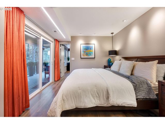 211 Nw SEBLAR Dr, Portland, OR 97210