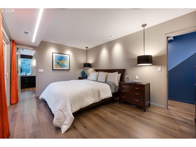 211 Nw SEBLAR Dr, Portland, OR 97210