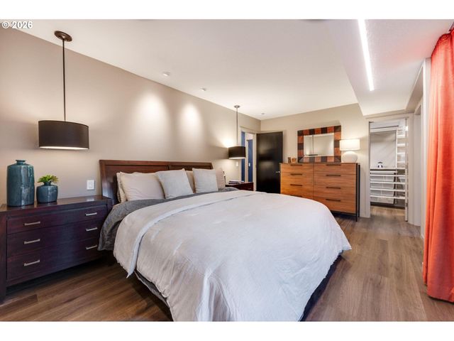 211 Nw SEBLAR Dr, Portland, OR 97210