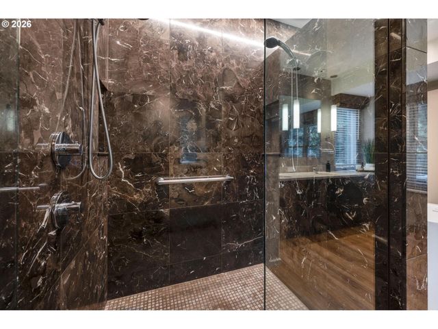 211 Nw SEBLAR Dr, Portland, OR 97210